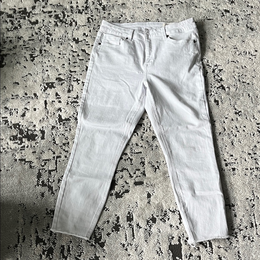 Women's Classic White Cropped Jeans